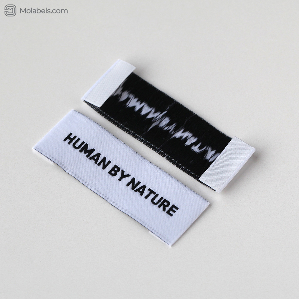 Embroidered white woven label folds with logo